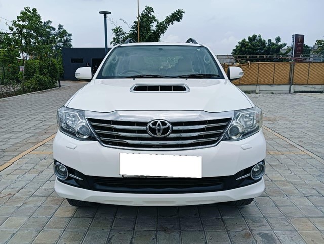 Second-hand 2015 Toyota Fortuner 4x2 Manual for sale in Ahmedabad-5