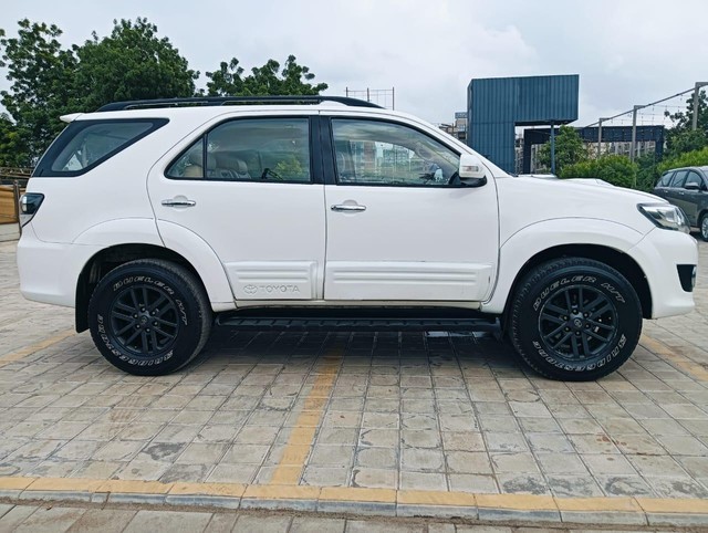 Second-hand 2015 Toyota Fortuner 4x2 Manual for sale in Ahmedabad-1