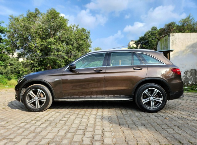 Second-hand 2016 Mercedes-Benz GLC 220d 4MATIC Sport for sale in New Delhi-3