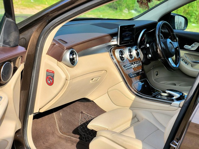 Second-hand 2016 Mercedes-Benz GLC 220d 4MATIC Sport for sale in New Delhi-21