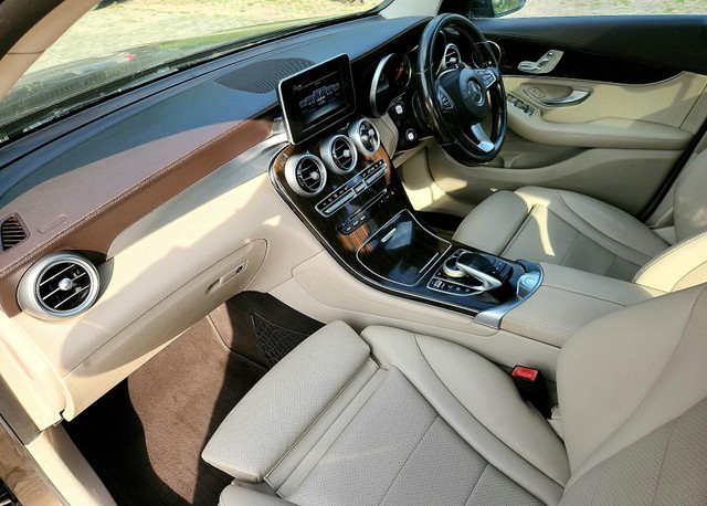 Second-hand 2016 Mercedes-Benz GLC 220d 4MATIC Sport for sale in New Delhi-25