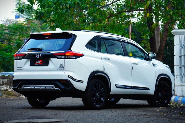 Toyota Innova Hycross ZX Hybrid Second-hand 2023 Toyota Innova Hycross ZX Hybrid for sale in Kolkata-17