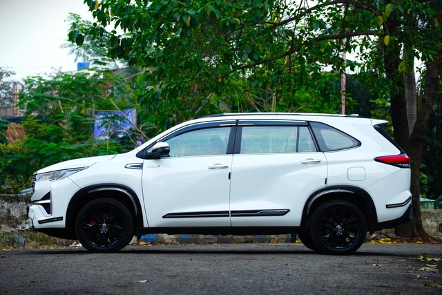 Toyota Innova Hycross ZX Hybrid Second-hand 2023 Toyota Innova Hycross ZX Hybrid for sale in Kolkata-3