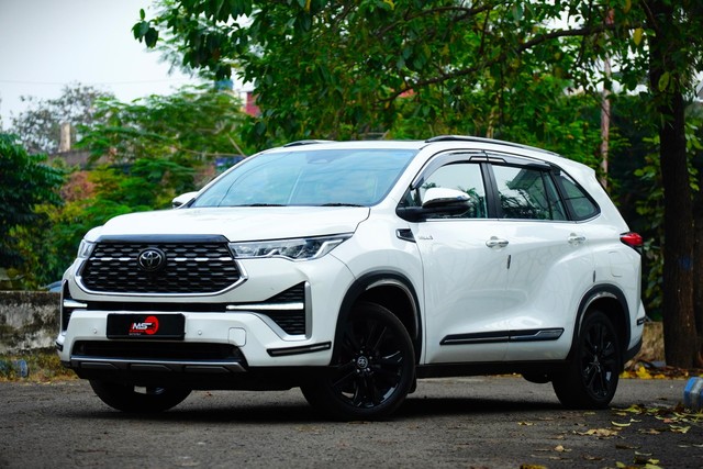 Toyota Innova Hycross ZX Hybrid Second-hand 2023 Toyota Innova Hycross ZX Hybrid for sale in Kolkata-4