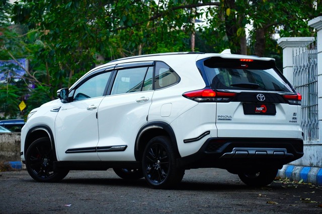 Toyota Innova Hycross ZX Hybrid Second-hand 2023 Toyota Innova Hycross ZX Hybrid for sale in Kolkata-18