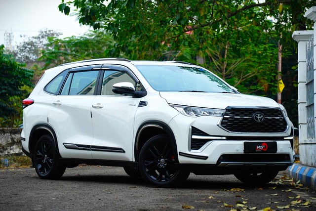 Toyota Innova Hycross ZX Hybrid Second-hand 2023 Toyota Innova Hycross ZX Hybrid for sale in Kolkata-20