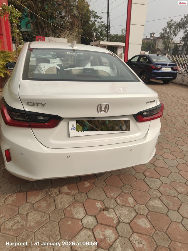 Second-hand 2023 Honda City VX MT for sale in Bhopal-3