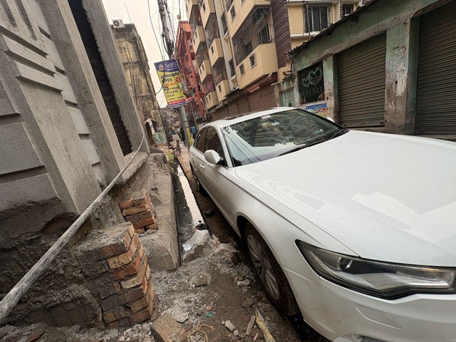 Second-hand 2012 Audi A6 2.0 TDI for sale in Howrah-5