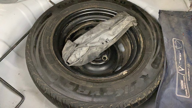 Second-hand 2016 Renault KWID RXT for sale in Ahmedabad-27