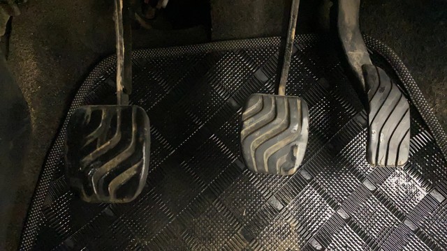 Second-hand 2016 Renault KWID RXT for sale in Ahmedabad-14