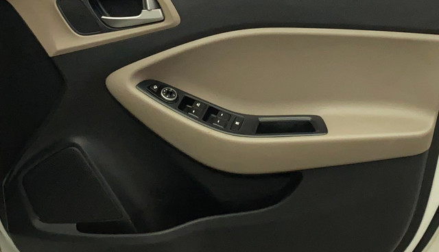 Second-hand 2016 Hyundai i20 Asta Option 1.2 for sale in Kochi-17