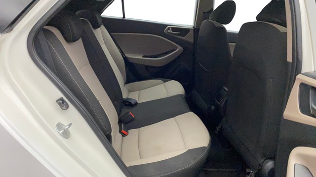 Second-hand 2016 Hyundai i20 Asta Option 1.2 for sale in Kochi-16