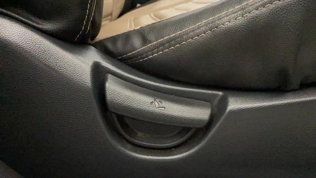 Second-hand 2015 Hyundai Grand i10 Era for sale in Kochi-18