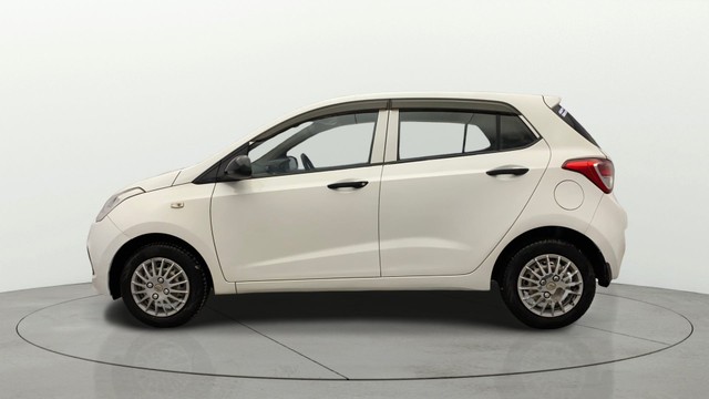 Second-hand 2015 Hyundai Grand i10 Era for sale in Kochi-5