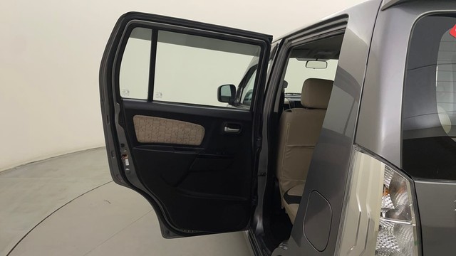 Second-hand 2017 Maruti Suzuki Wagon R VXI AT for sale in Mysore-36