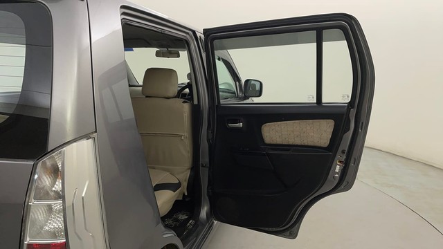 Second-hand 2017 Maruti Suzuki Wagon R VXI AT for sale in Mysore-37