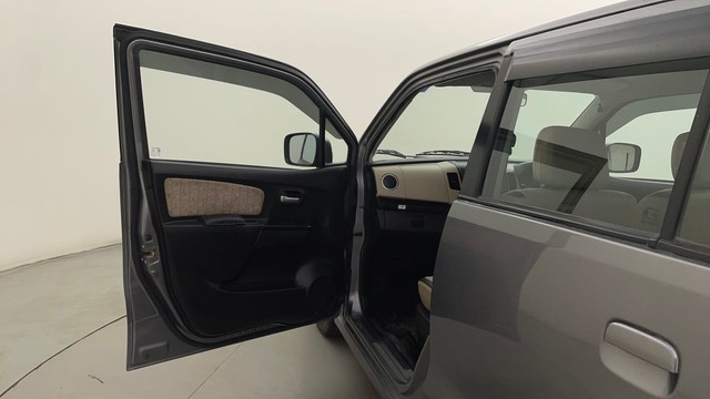 Second-hand 2017 Maruti Suzuki Wagon R VXI AT for sale in Mysore-23