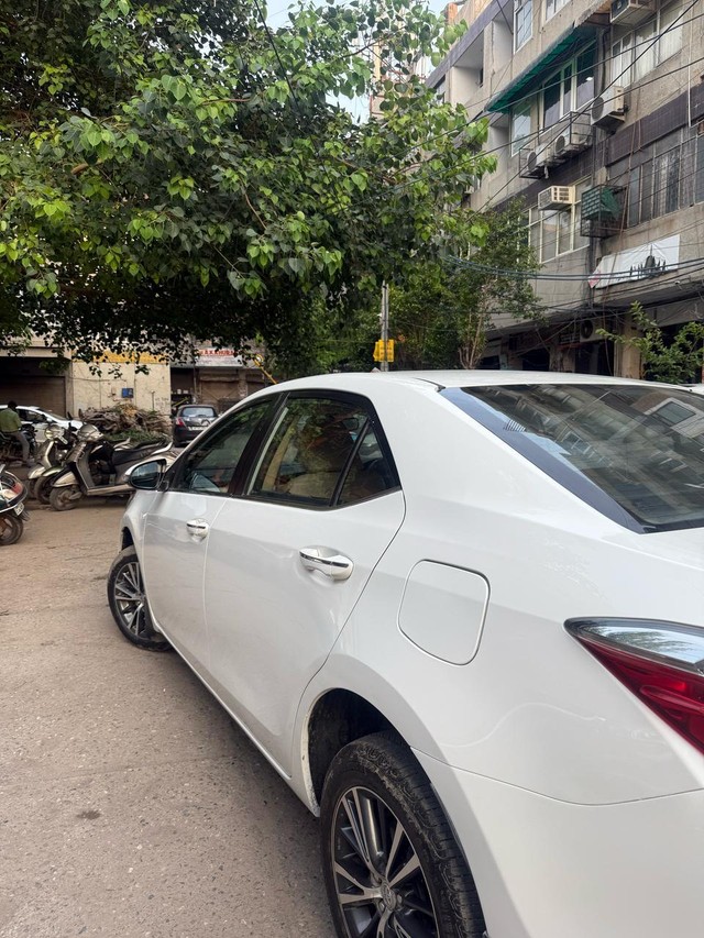 Second-hand 2018 Toyota Corolla Altis 1.8 GL for sale in New Delhi-3