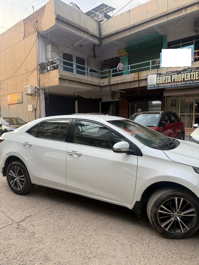 Second-hand 2018 Toyota Corolla Altis 1.8 GL for sale in New Delhi-5