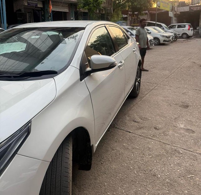 Second-hand 2018 Toyota Corolla Altis 1.8 GL for sale in New Delhi-7