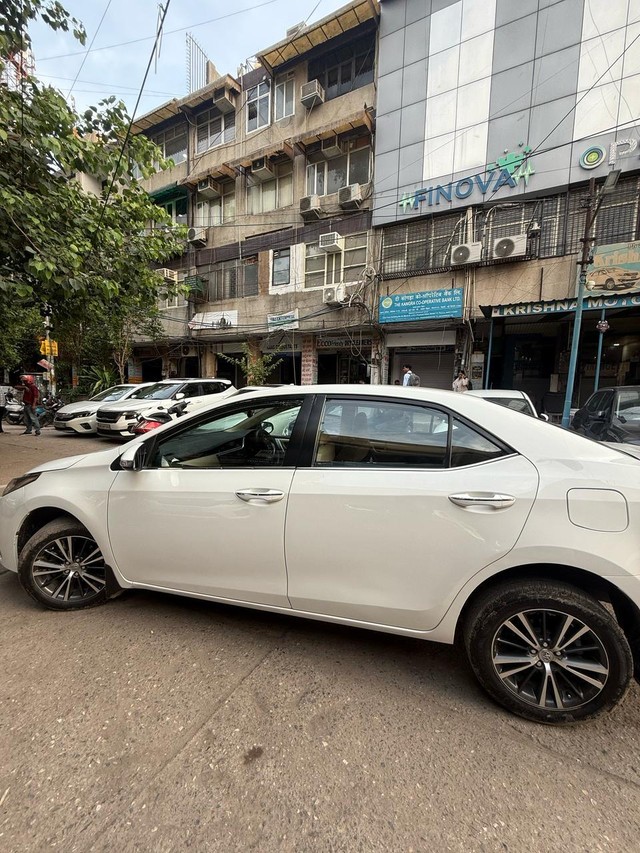 Second-hand 2018 Toyota Corolla Altis 1.8 GL for sale in New Delhi-8
