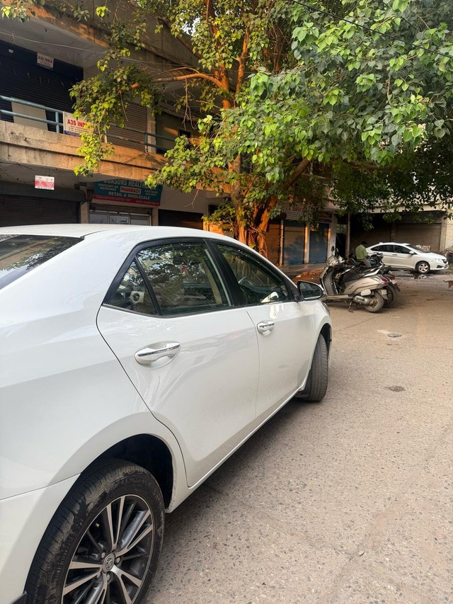 Second-hand 2018 Toyota Corolla Altis 1.8 GL for sale in New Delhi-1