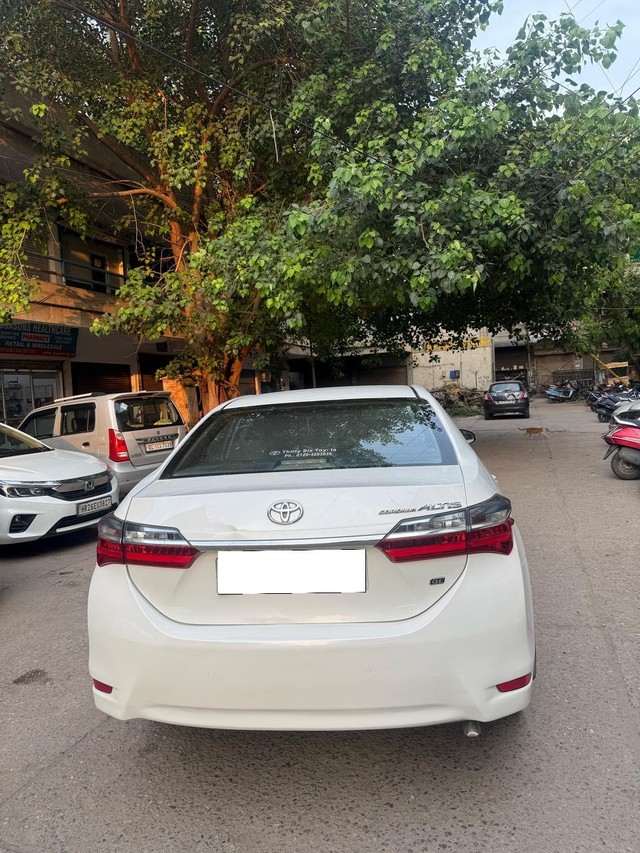 Second-hand 2018 Toyota Corolla Altis 1.8 GL for sale in New Delhi-2