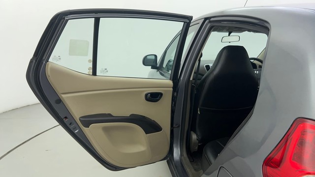 Second-hand 2014 Hyundai i10 Magna 1.1 for sale in Ahmedabad-33