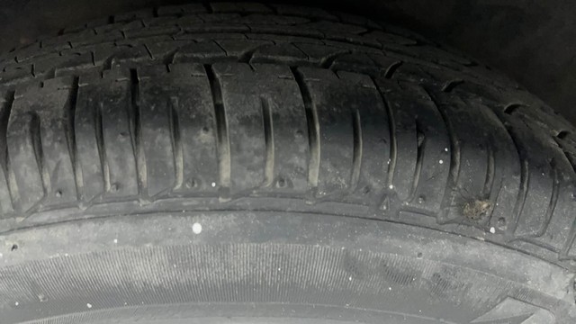 Second-hand 2014 Hyundai i10 Magna 1.1 for sale in Ahmedabad-37