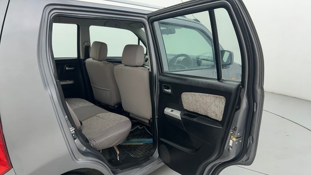 Second-hand 2015 Maruti Suzuki Wagon R VXI for sale in Ahmedabad-29