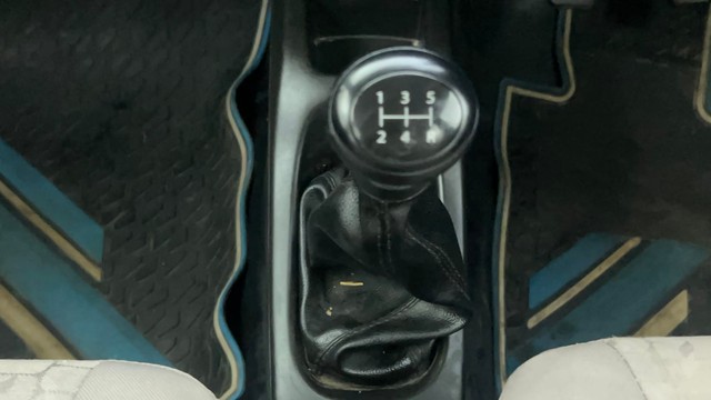 Second-hand 2015 Maruti Suzuki Wagon R VXI for sale in Ahmedabad-12