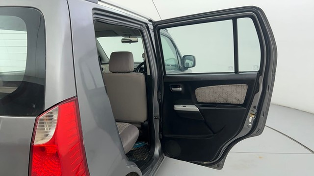 Second-hand 2015 Maruti Suzuki Wagon R VXI for sale in Ahmedabad-37