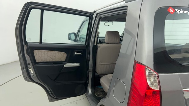 Second-hand 2015 Maruti Suzuki Wagon R VXI for sale in Ahmedabad-31