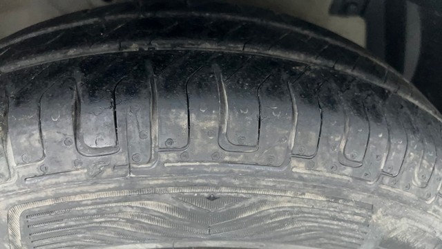 Second-hand 2013 Maruti Suzuki Swift VXI for sale in Ahmedabad-27