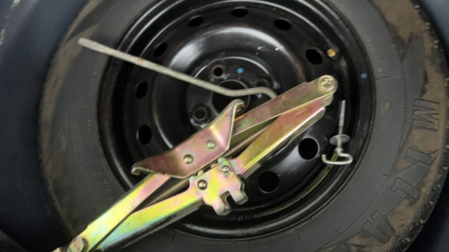 Second-hand 2013 Maruti Suzuki Swift VXI for sale in Ahmedabad-21