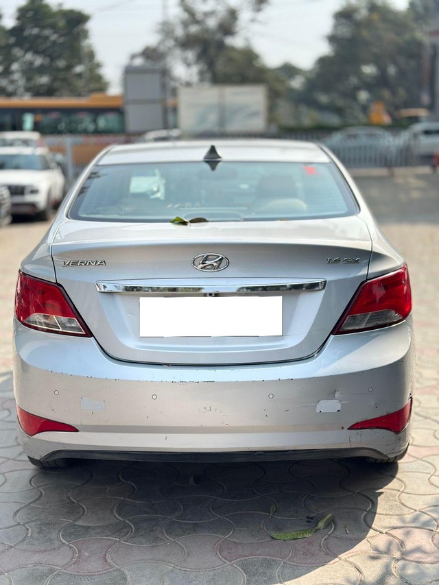 Hyundai Verna 1.6 SX VTVT Second-hand 2017 Hyundai Verna 1.6 SX VTVT for sale in Lucknow-9