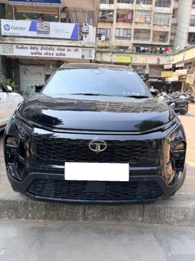 Second-hand 2024 Tata Safari Accomplished Plus AT for sale in Surat-3