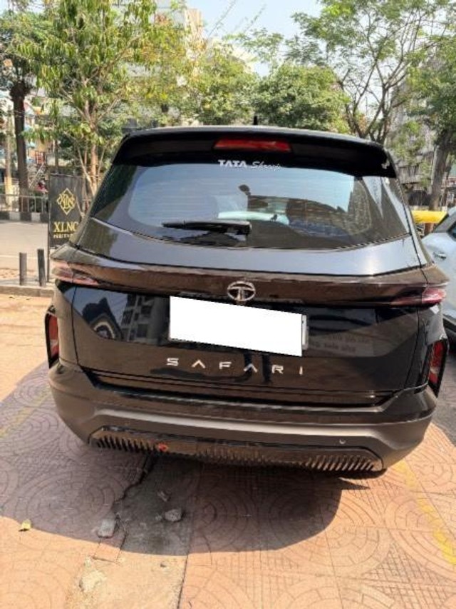 Second-hand 2024 Tata Safari Accomplished Plus AT for sale in Surat-2