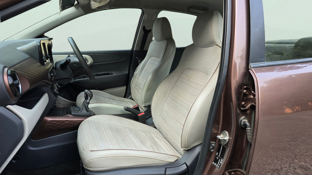 Second-hand 2020 Hyundai Aura SX Plus AMT for sale in New Delhi-11