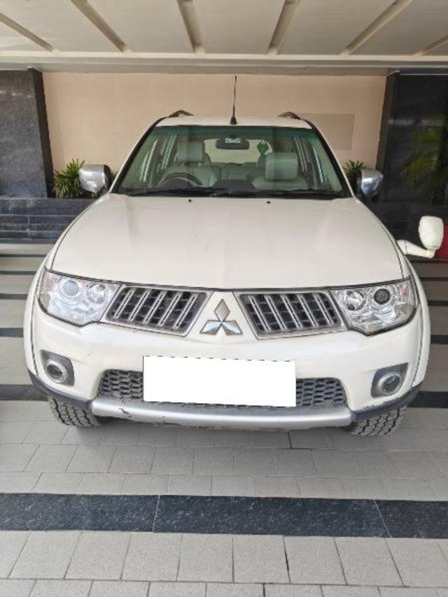 Second-hand 2012 Mitsubishi Pajero 2.8 GLX Sports for sale in Mohali-6