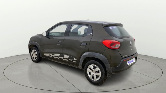Second-hand 2018 Renault KWID 1.0 RXT for sale in Ahmedabad-15