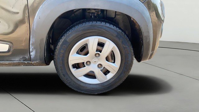 Second-hand 2018 Renault KWID 1.0 RXT for sale in Ahmedabad-26