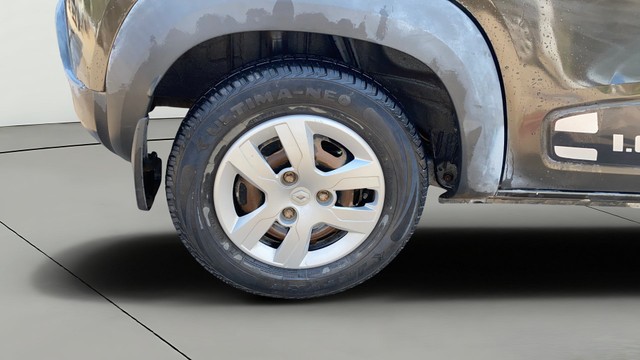 Second-hand 2018 Renault KWID 1.0 RXT for sale in Ahmedabad-27