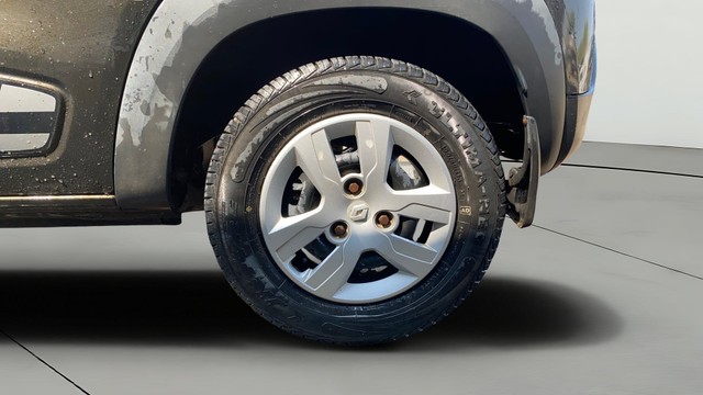 Second-hand 2018 Renault KWID 1.0 RXT for sale in Ahmedabad-28