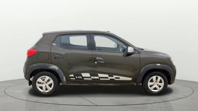 Second-hand 2018 Renault KWID 1.0 RXT for sale in Ahmedabad-12