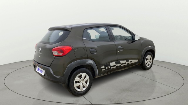 Second-hand 2018 Renault KWID 1.0 RXT for sale in Ahmedabad-13