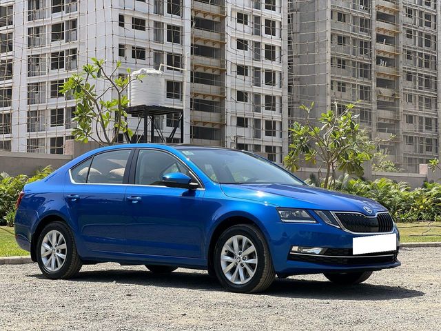 Skoda Octavia 2.0 TDI AT L K Second-hand 2017 Skoda Octavia 2.0 TDI AT L K for sale in Surat