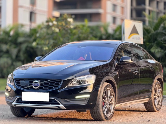 Second-hand 2017 Volvo S60 Cross Country D4 AWD BSIV for sale in Surat-3