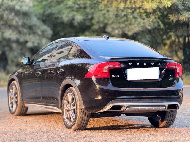 Second-hand 2017 Volvo S60 Cross Country D4 AWD BSIV for sale in Surat-8