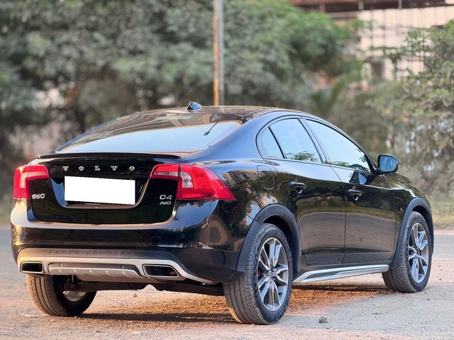 Second-hand 2017 Volvo S60 Cross Country D4 AWD BSIV for sale in Surat-7